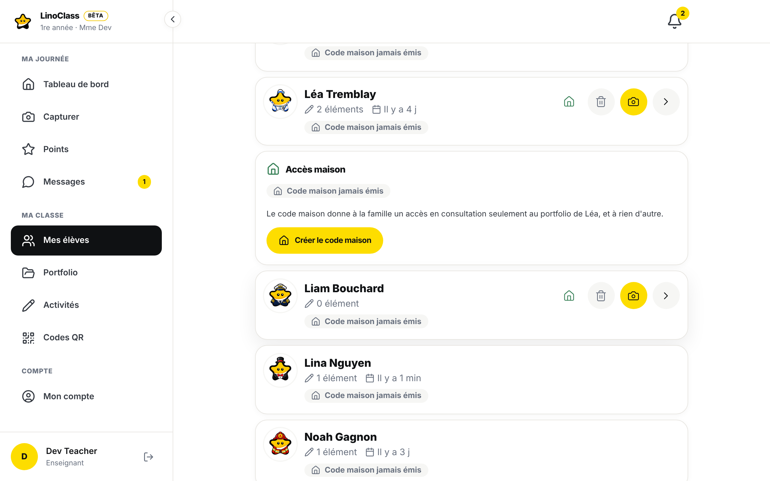 La liste « Mes élèves ». Sous chaque nom, une pastille « Code maison jamais émis ». Sous la ligne de Léa Tremblay, le panneau « Accès maison » est ouvert, avec sa pastille, la phrase sur la consultation seulement et le bouton jaune « Créer le code maison ».