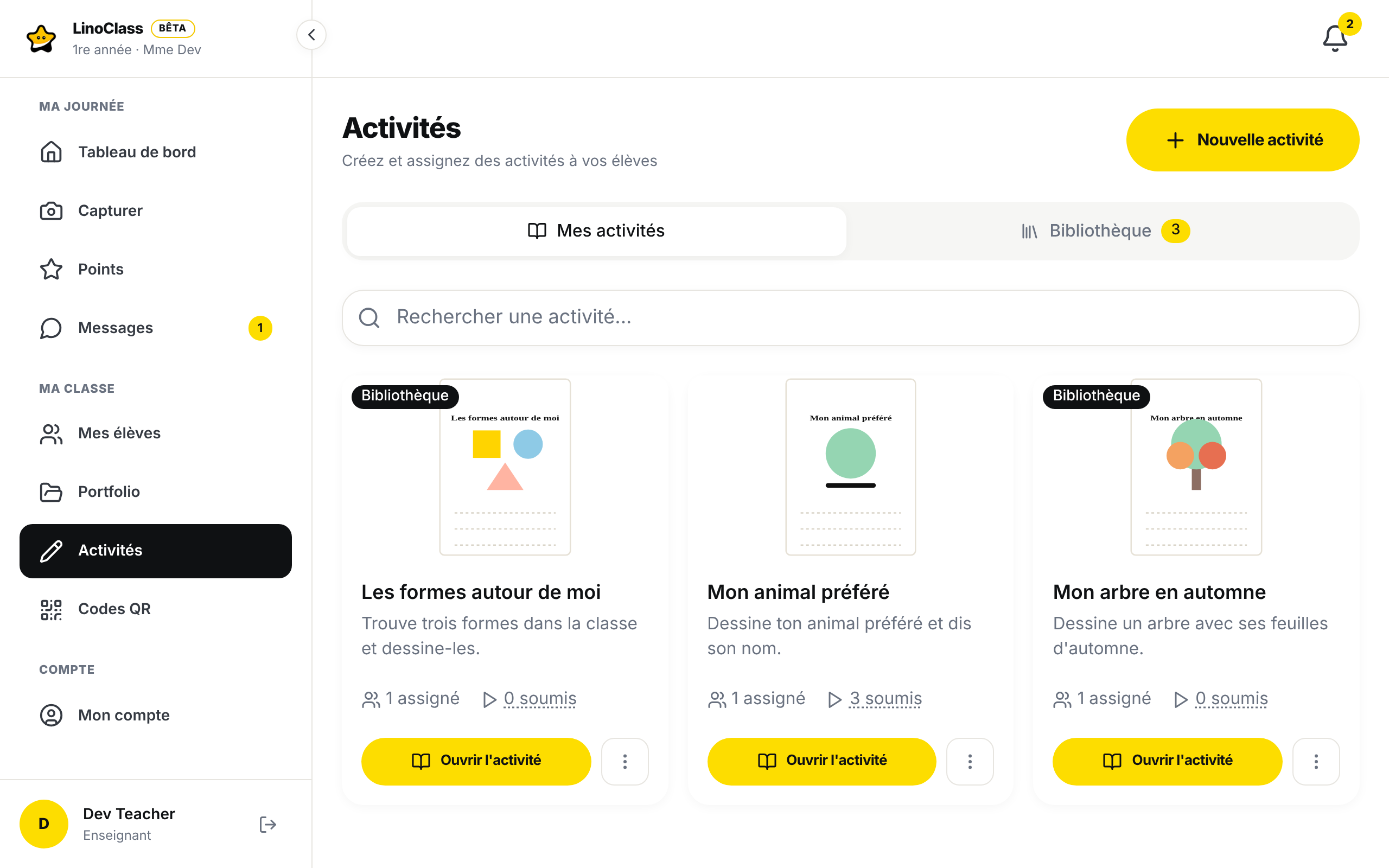 La page « Activités » sur un ordinateur, avec les onglets « Mes activités », ouvert, et « Bibliothèque », qui porte le chiffre 3. Trois cartes d'activité; deux portent la pastille « Bibliothèque » dans leur coin.