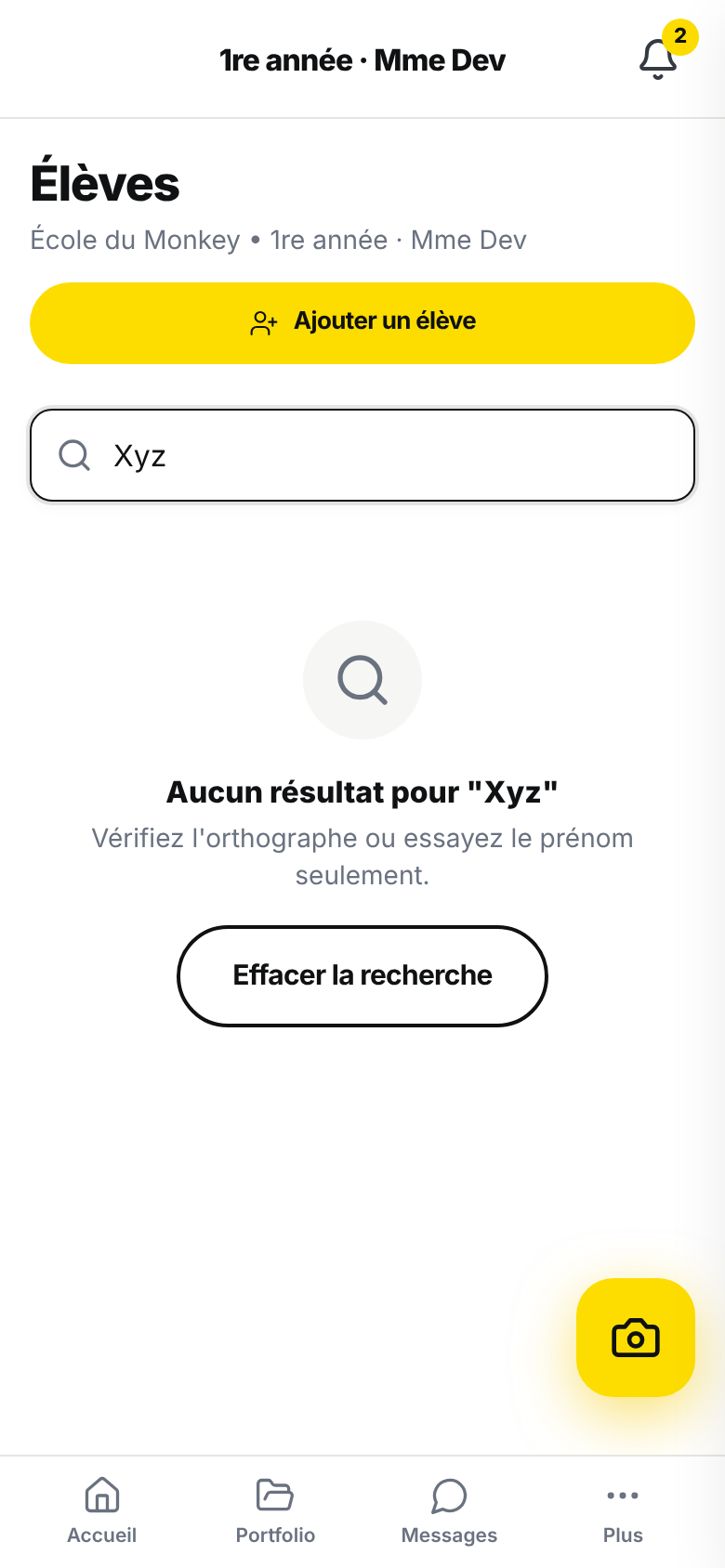 La page « Élèves » sur un téléphone, avec « Xyz » dans le champ de recherche. À la place de la liste, une loupe, le message qu'aucun nom ne correspond à Xyz, le conseil de vérifier l'orthographe et le bouton « Effacer la recherche »