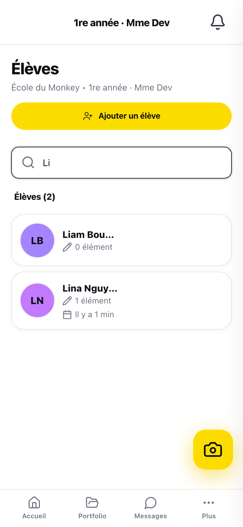 La page « Élèves » sur un téléphone, avec « Li » écrit dans le champ « Rechercher un élève... » et la liste raccourcie aux élèves qui correspondent